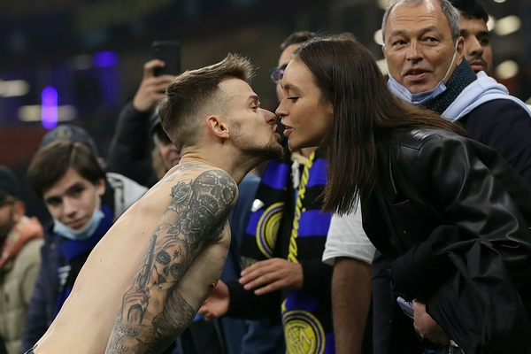 隊記：馬刺預(yù)計將依照賽程連續(xù)客戰(zhàn)湖人，已更換下榻酒店