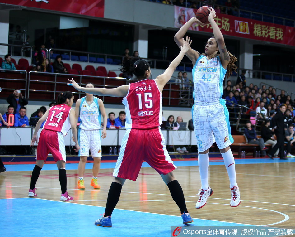 本賽季薪資前十球隊中，僅綠軍尼克斯湖人掘金目前戰(zhàn)績前十