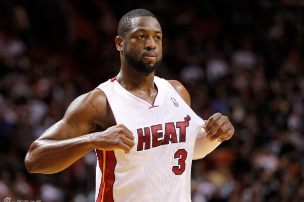 絕殺自己！克洛尼強攻得手 但籃下戴隆·夏普出現(xiàn)進攻干擾球