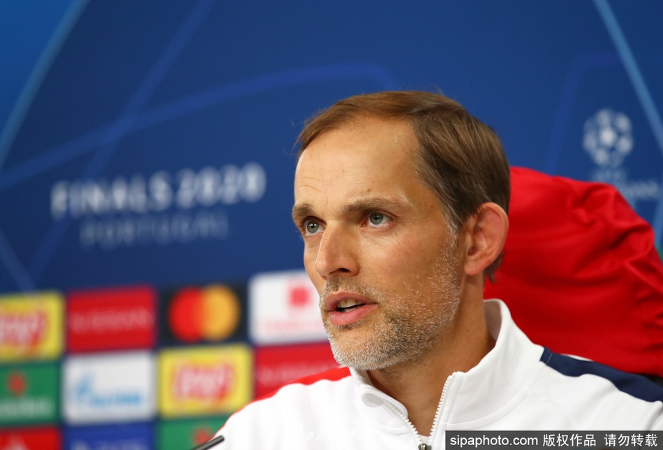 梅西策動！梅西分球給邊路阿爾巴，后者助攻阿連德頭球破僵