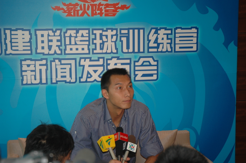 導讀：最近很多玩家都在關注神槍王者這款手游，想知道具體的公測時間，神槍王者會經(jīng)過封測、刪檔內(nèi)測、不刪檔測試到最終的公測等幾個測試階段，才會正式上線神槍王者安卓或iOS版本，有很多玩家就會問小編神槍王者