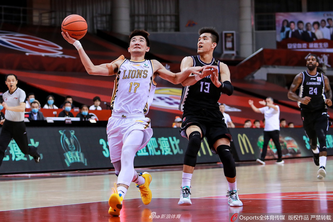 阿森納社媒曬哈弗茨健身房內(nèi)康復訓練照片：一步一步