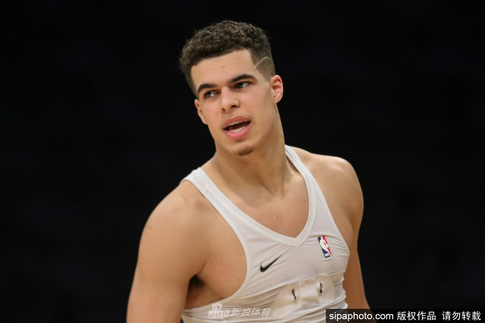 官方：弗拉門戈22歲中衛(wèi)克雷頓加盟沃爾夫斯堡，簽約至2030年