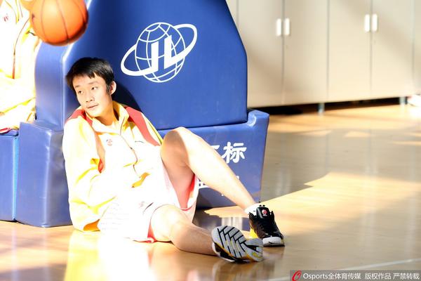 全市場：那不勒斯咨詢了齊爾克澤的情況，曼聯(lián)不愿意外租