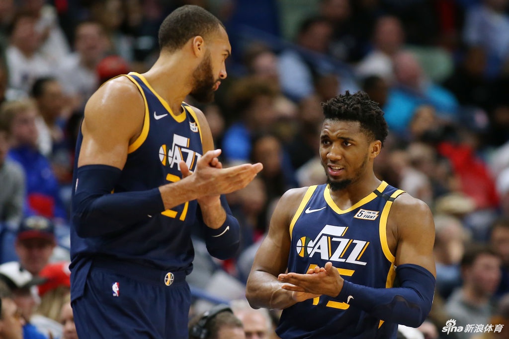 小法：迪奧帶傷被塞內(nèi)加爾征召結(jié)果現(xiàn)在又傷了，他不該參加非洲杯