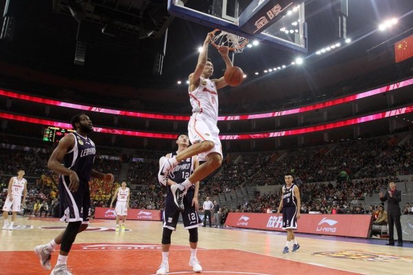 直播吧10月09日訊 據(jù)名記Shams報道，消息人士透露，騎士有意簽下自由球員馬利克-比斯利。據(jù)報道，雖然加蘭能在賽季初期回歸，但斯特魯斯會因傷缺席一段時間，騎士希望簽下比斯利來填補空缺。但據(jù)了解，比