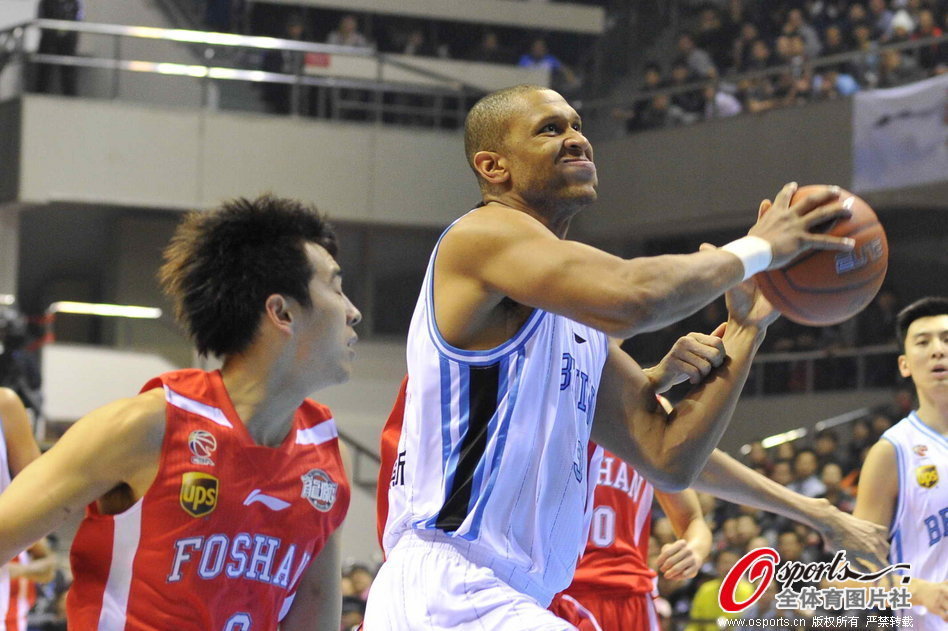 不如現(xiàn)在頒獎？萊比錫5輪丟7分還排第2，拜仁本輪后至多11分領跑