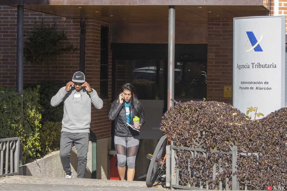 [流言板]ESPN：科比最后幾賽季招募韋德、阿德和考辛斯進行最后沖刺