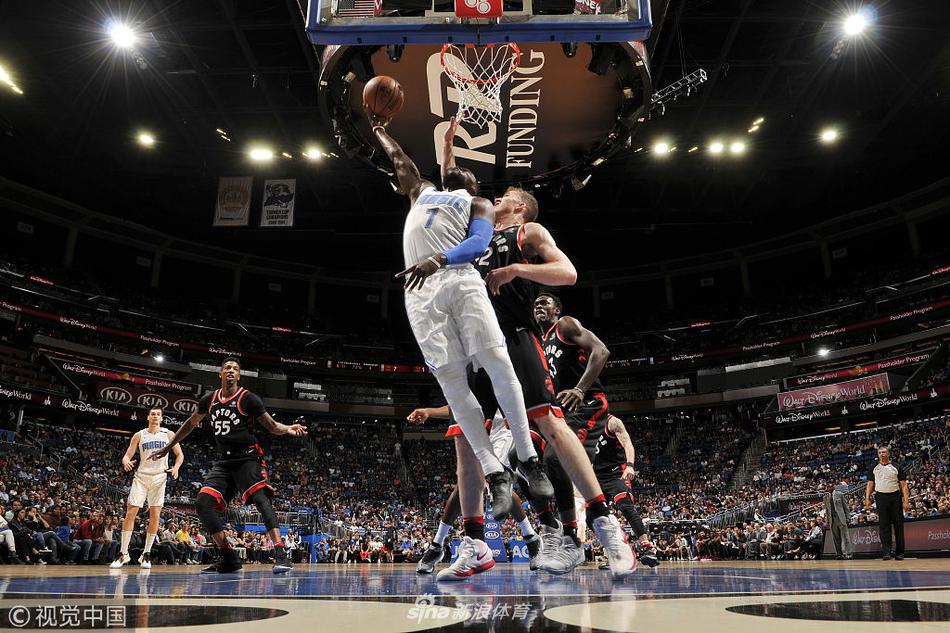 澎湃：保守估計戴琳在泰山效力10年收入3000萬以上