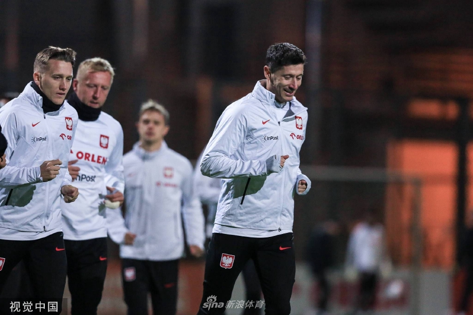 大羅憶銀河戰(zhàn)艦：當時所有人薪水相同，但我和小貝通過贊助掙更多