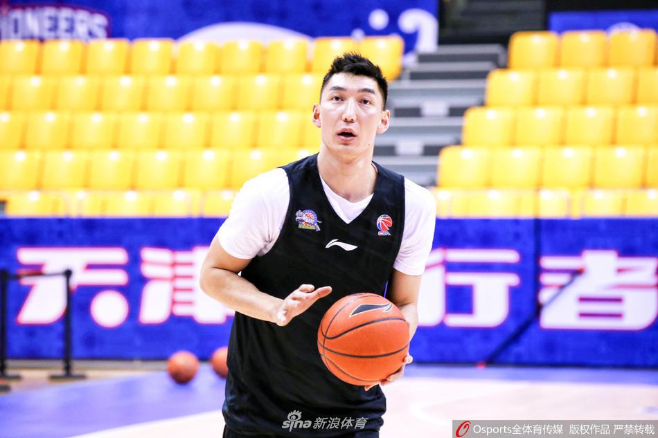 不在狀態(tài)！愛德華茲半場14中3拿到14分 三分7中1