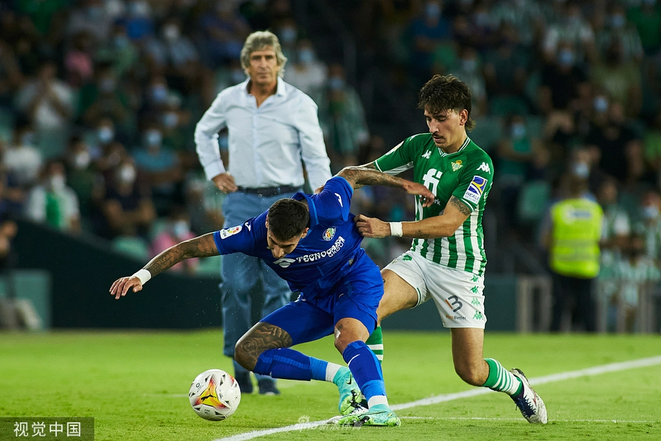 人都去哪了？三球擋拆后順步突破直接殺入籃下 輕松命中反超上籃