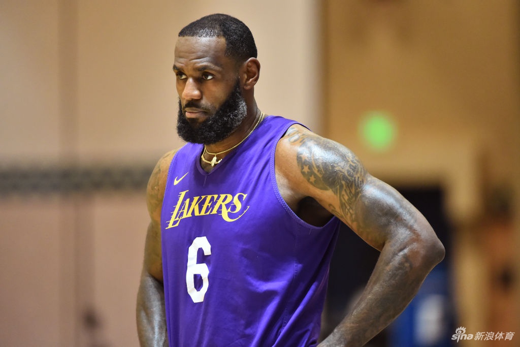 曼聯(lián)vs狼隊首發(fā)：姆伯莫、B費、芒特先發(fā)，海文出戰(zhàn)