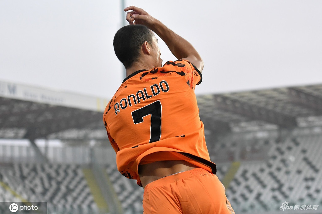 每體：巴薩今日完成本周最后一次訓練，弗里克因私事缺席