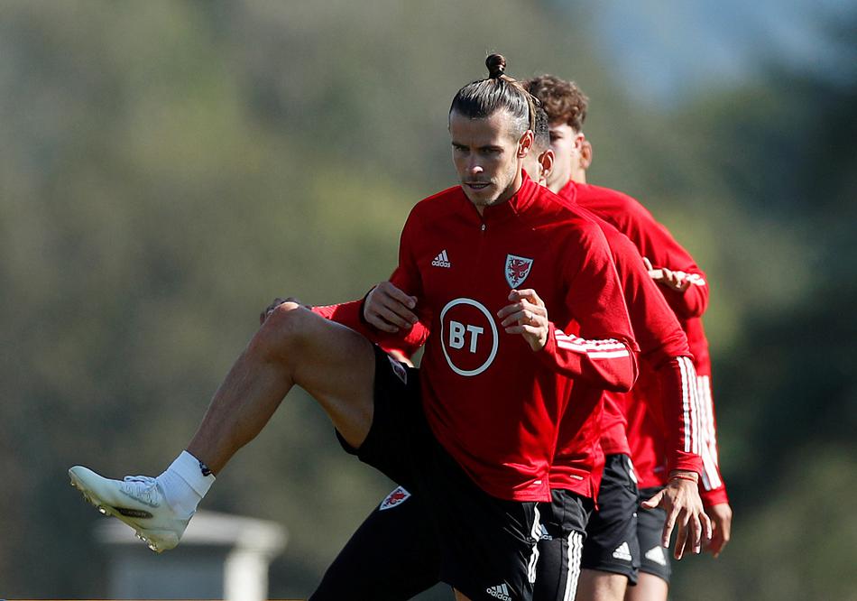 澎湃：保守估計戴琳在泰山效力10年收入3000萬以上