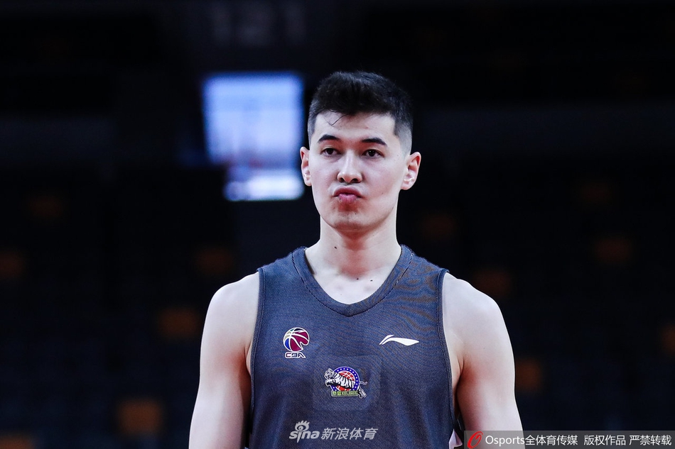 發(fā)揮出色！比爾全場16投11中，砍下25分7籃板2助攻3搶斷