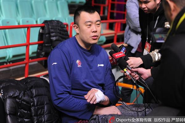 [流言板]班凱羅全場8投5中，得到20分8籃板6助攻1封蓋