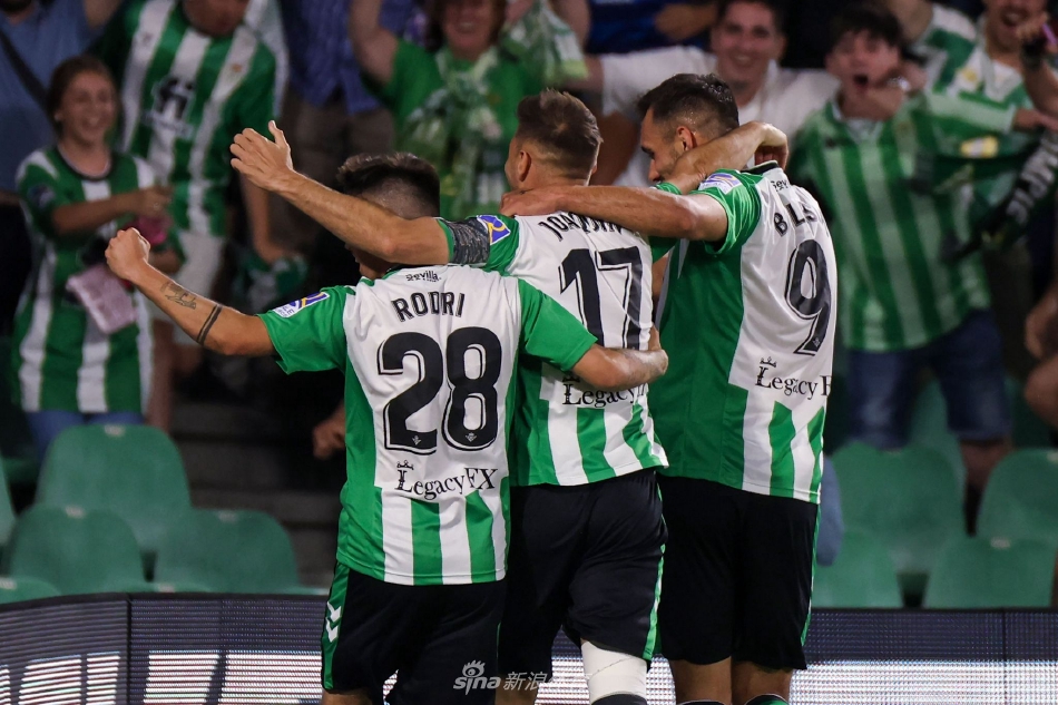 迪洛倫佐：輸了兩次決賽終于贏得了意超杯冠軍，為自己和球隊高興