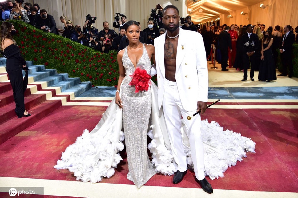 直播吧10月09日訊 據(jù)名記Shams報道，消息人士透露，騎士有意簽下自由球員馬利克-比斯利。據(jù)報道，雖然加蘭能在賽季初期回歸，但斯特魯斯會因傷缺席一段時間，騎士希望簽下比斯利來填補空缺。但據(jù)了解，比