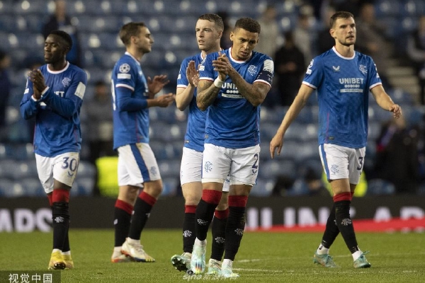 隊記：馬刺預(yù)計將依照賽程連續(xù)客戰(zhàn)湖人，已更換下榻酒店