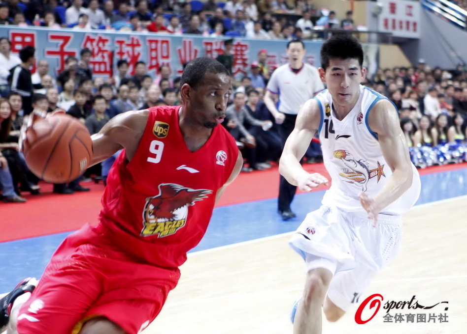 巴爾達諾：只要維尼修斯能找回狀態(tài)，他會重新贏得皇馬球迷的掌聲