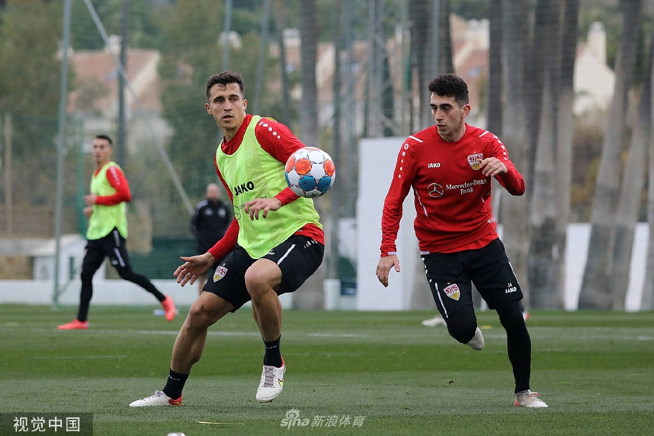 魅力四射！性感名媛Anastasia觀戰(zhàn)湖人 布朗尼&格里芬是其粉絲