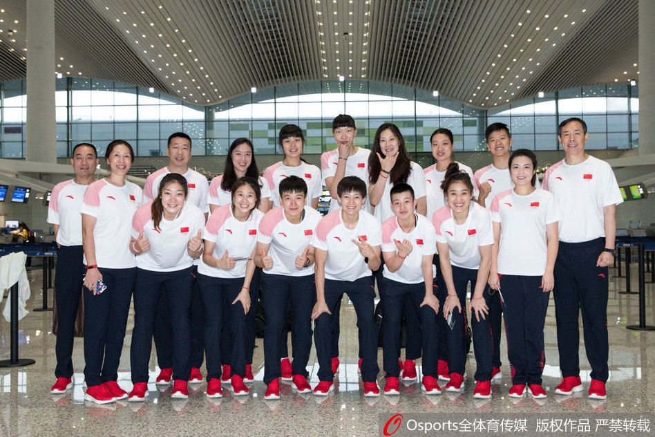 [流言板]恢復(fù)神速！前幾日腳無法承重的東契奇，今日自己走回更衣室