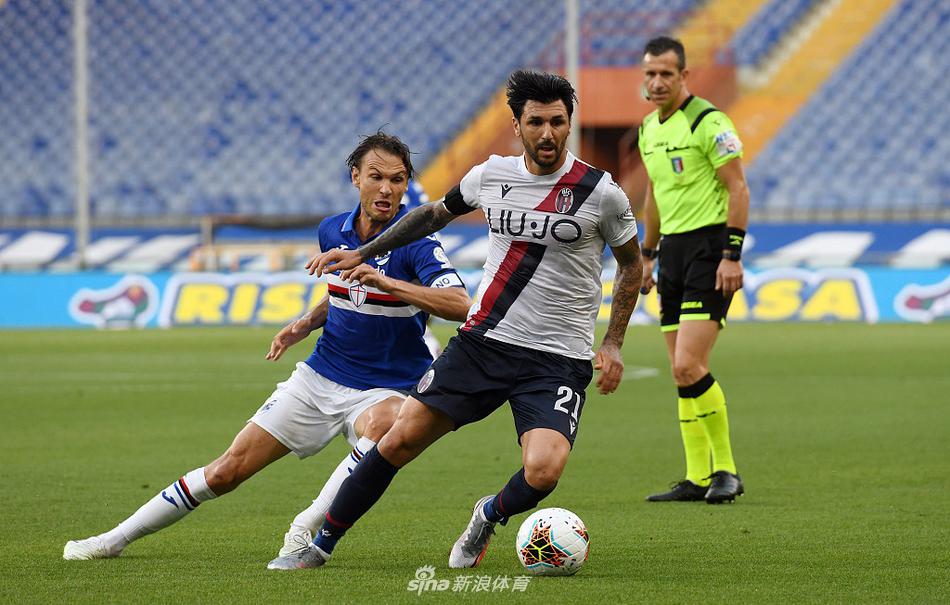 直播吧12月30日訊 《馬卡報》報道，弗拉門戈在官宣主教練費利佩·路易斯續(xù)約的消息時鬧了烏龍，加上了馬競中場約翰尼·卡爾多索的照片，引發(fā)球迷猜想。弗拉門戈在官宣推文中加入了一張馬競官宣卡爾多索時的海報