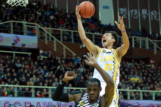 不在狀態(tài)！愛德華茲半場14中3拿到14分 三分7中1