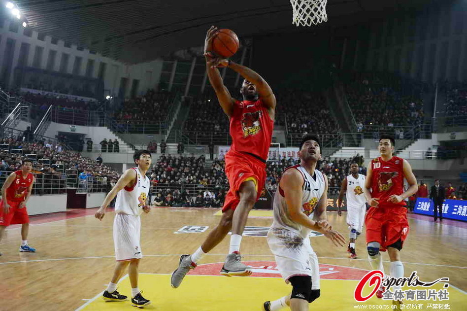 NBA官方：蒙克在對陣灰熊的比賽中假摔 罰款2000刀！