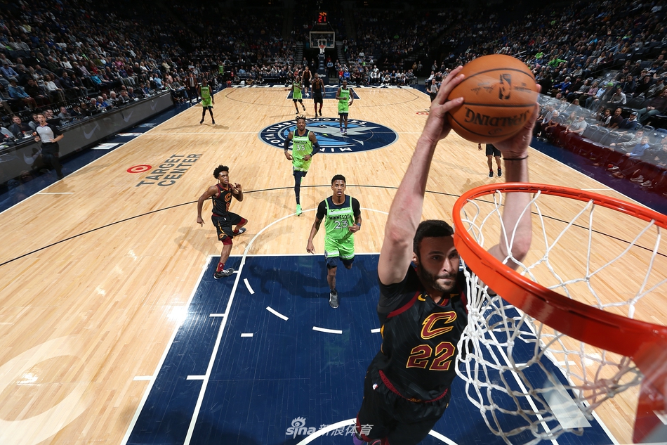 德天空：拜仁二隊中場費爾南德斯已經(jīng)恢復(fù)，目前回歸球隊訓(xùn)練