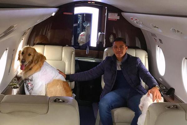 任勞任怨！比爾本場替補出戰(zhàn)，賽中一直面帶笑意