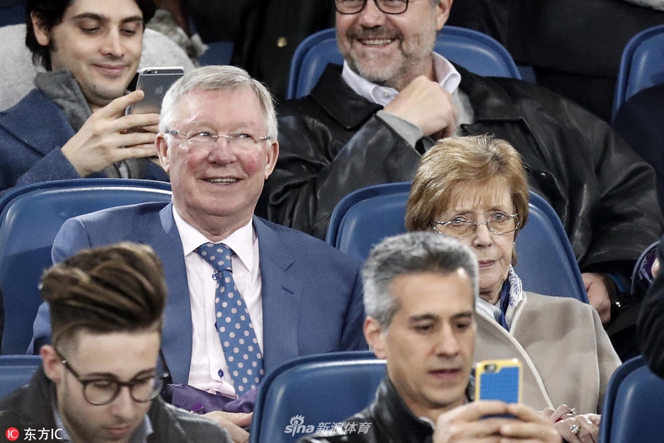 全市場：那不勒斯咨詢了齊爾克澤的情況，曼聯(lián)不愿意外租