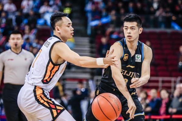 辛普森：內(nèi)維爾曾幫我和弗格森談我的合同，還爭取到更高薪水