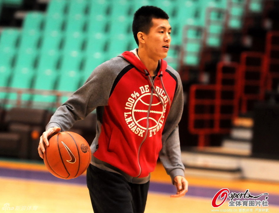 記者：成都和徐正源差不多好聚好散了，經(jīng)紀人推給了北京國安