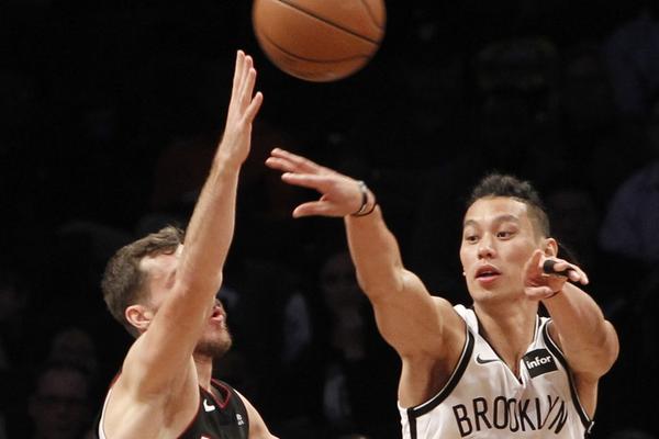 遮天蔽日！字母哥守護籃筐 騰空暴起大帽庫利巴利