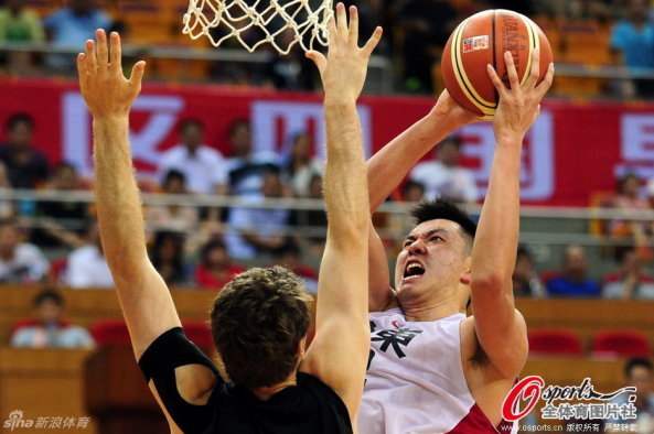 拉莫斯現(xiàn)身伯納烏并祝賀姆巴佩：我早就說過你是No.1