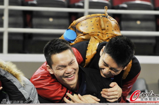 絕殺自己！克洛尼強攻得手 但籃下戴隆·夏普出現(xiàn)進攻干擾球