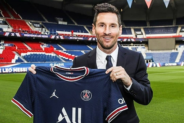 人都去哪了？三球擋拆后順步突破直接殺入籃下 輕松命中反超上籃