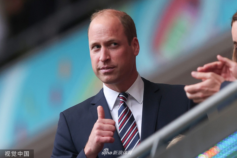 拉莫斯現(xiàn)身伯納烏并祝賀姆巴佩：我早就說過你是No.1