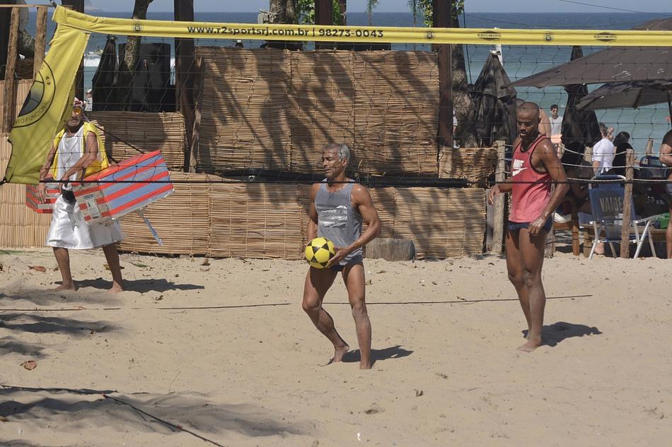 澎湃：保守估計戴琳在泰山效力10年收入3000萬以上