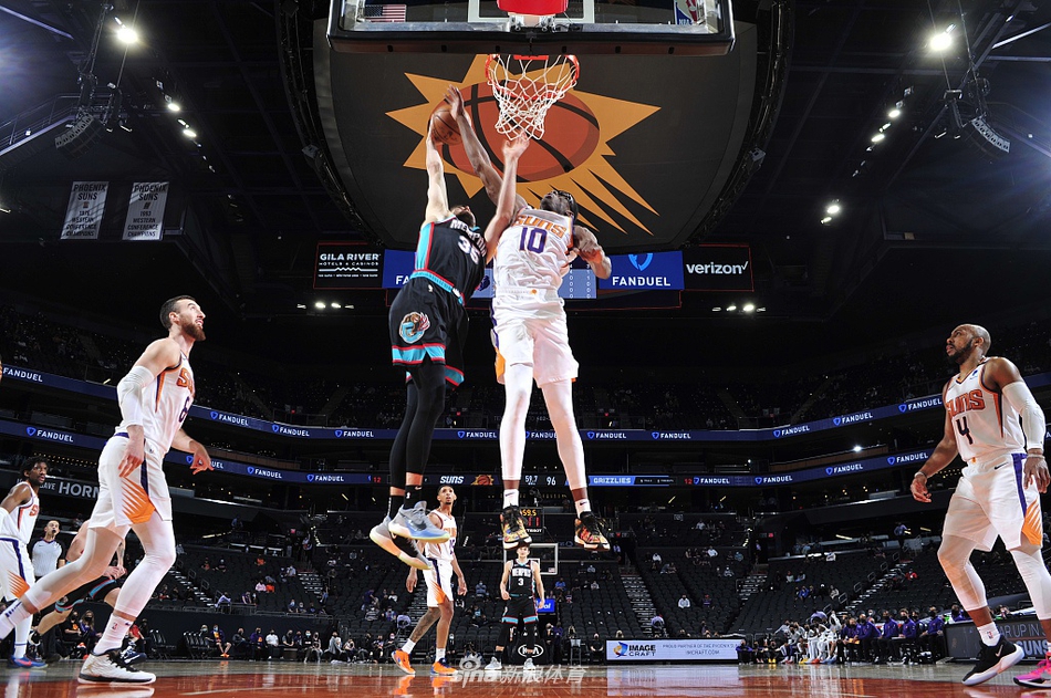 賽季至今鮑威爾場均得分比上賽季高9.8分，聯(lián)盟第一