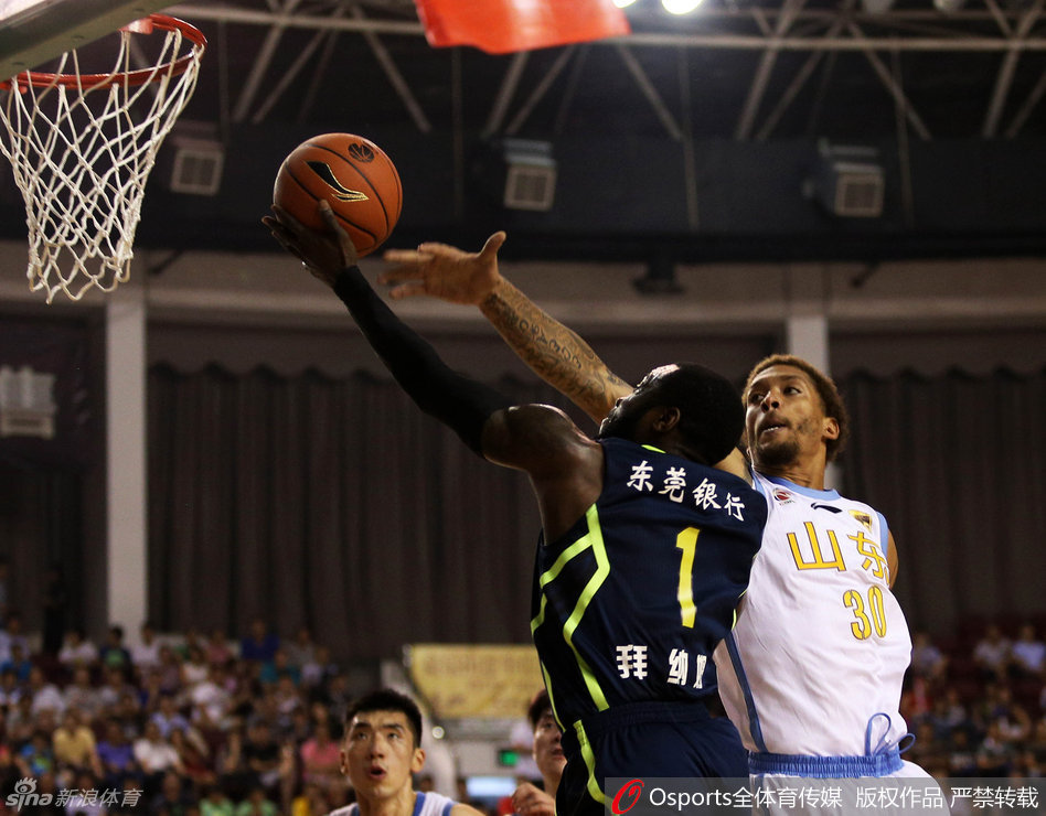 留力踢巴薩？維蒂尼亞35分鐘似乎無受傷情況被換下，阿什拉夫登場