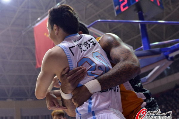 又被群嘲...利物浦跟隊：森林球迷在看臺唱“斯洛特明早就下課”