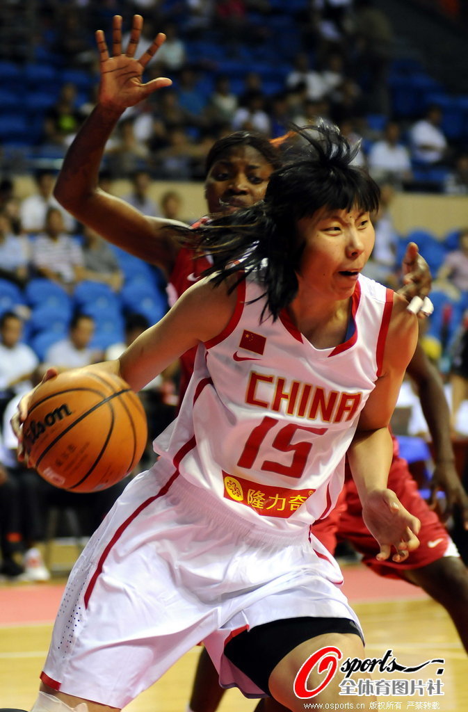 打笑了！克萊手起刀落三分命中，三分9中6已得25分