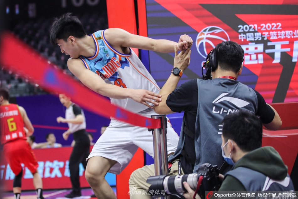 瘋狂贏分！字母哥半場10投8中得18分5板1助2斷 正負值為+15