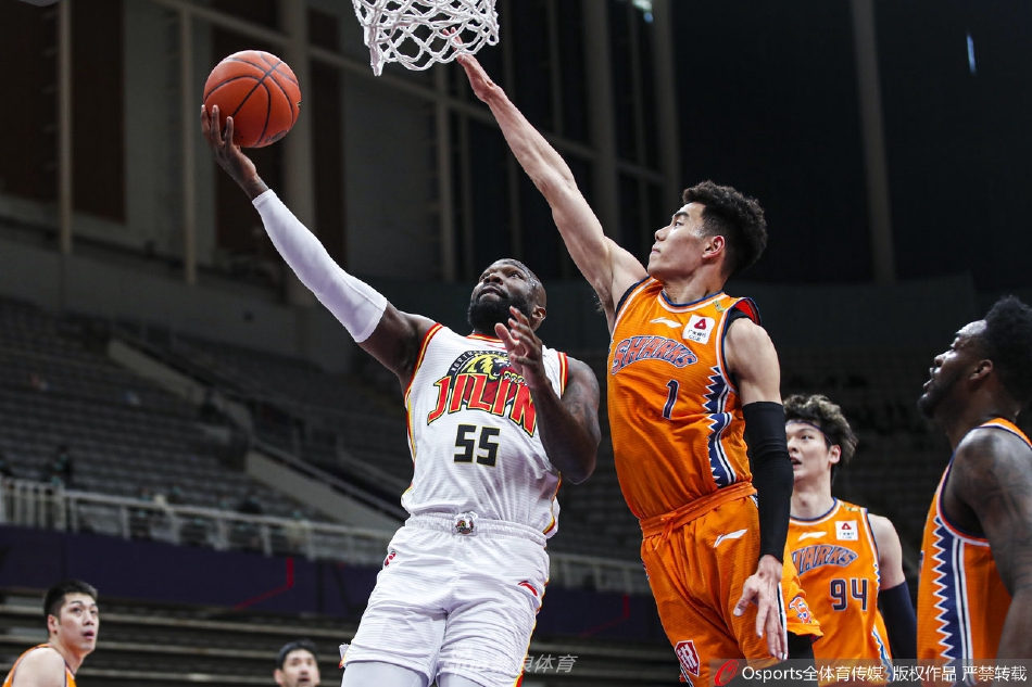 記者：鄭龍退役出任海牛助教；海牛和西海岸兩隊開啟球隊冬訓