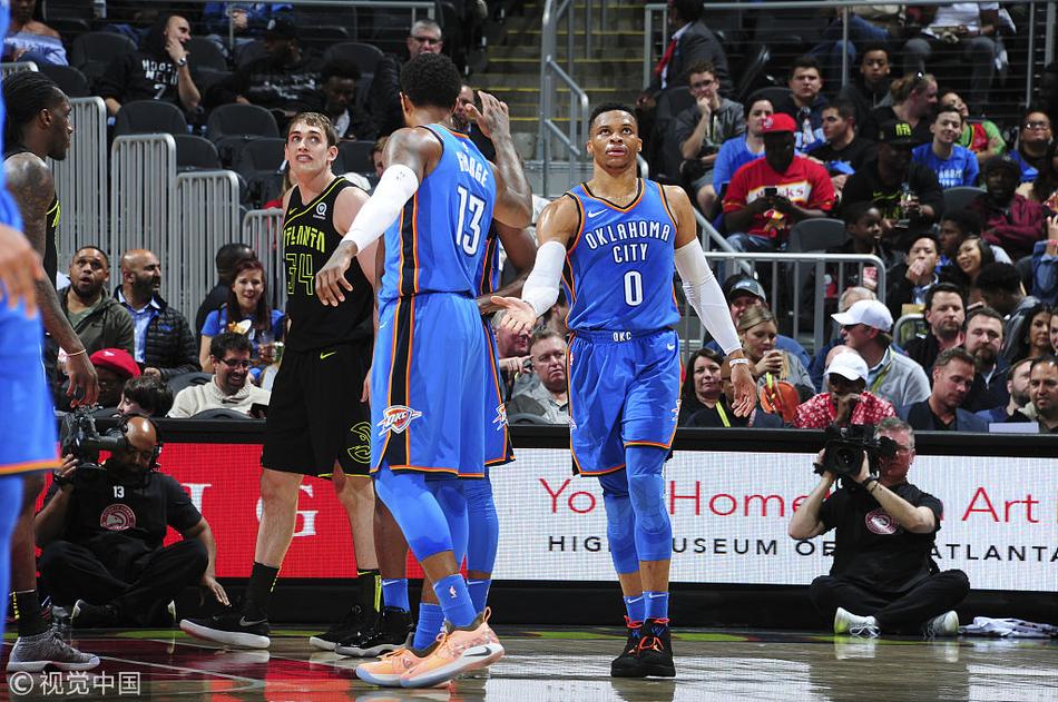 昔日羅馬太太團！托蒂前妻和德羅西前妻攜現(xiàn)任伴侶一起度假zoli                                                                2025-