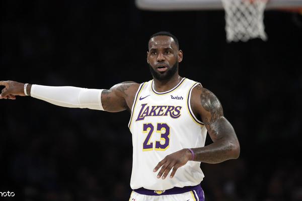 英超單場烏龍雙響“倒霉蛋”：卡拉格、艾斯特福、道森、法斯在列