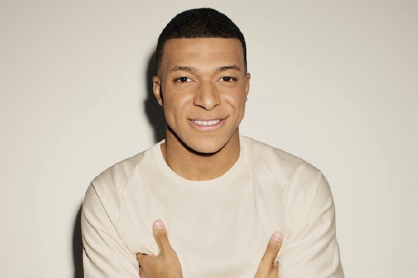 昔日羅馬太太團！托蒂前妻和德羅西前妻攜現(xiàn)任伴侶一起度假